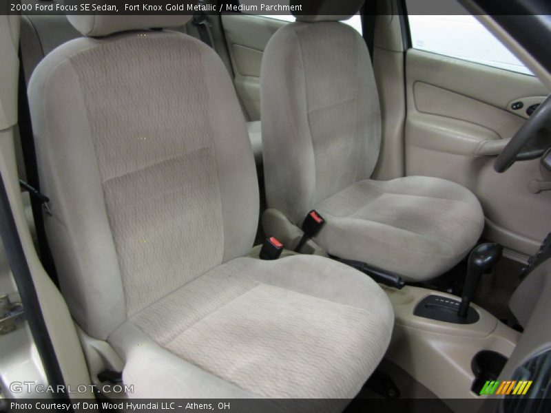 Fort Knox Gold Metallic / Medium Parchment 2000 Ford Focus SE Sedan