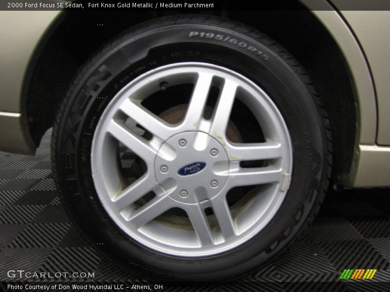 Fort Knox Gold Metallic / Medium Parchment 2000 Ford Focus SE Sedan