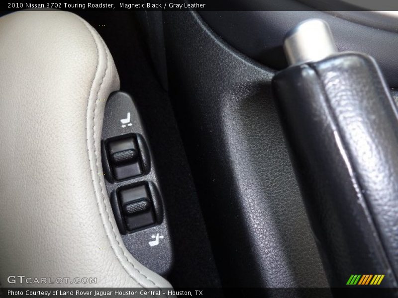 Controls of 2010 370Z Touring Roadster