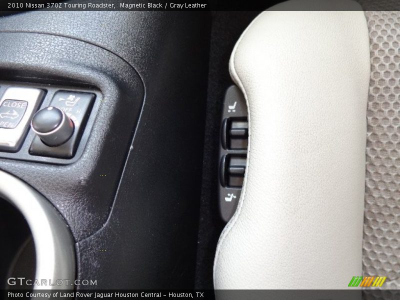 Controls of 2010 370Z Touring Roadster