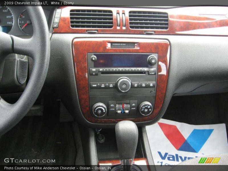 White / Ebony 2009 Chevrolet Impala LT