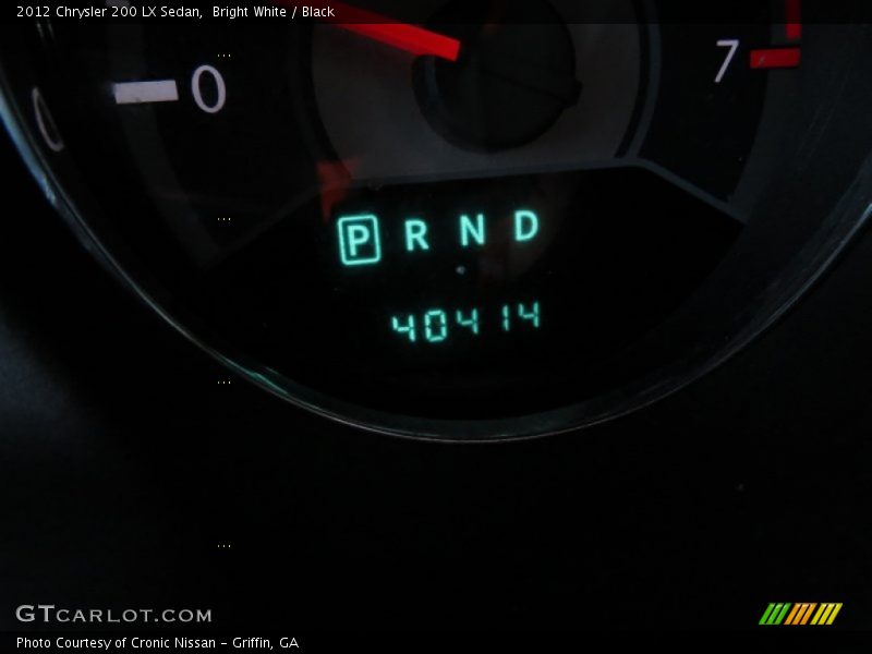 Bright White / Black 2012 Chrysler 200 LX Sedan