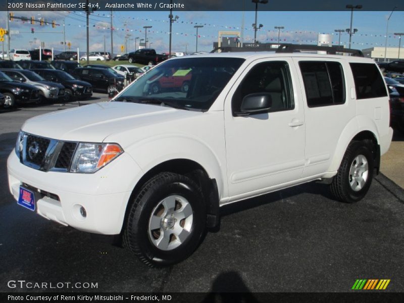 Avalanche White / Graphite 2005 Nissan Pathfinder SE 4x4