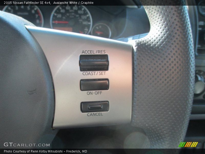 Avalanche White / Graphite 2005 Nissan Pathfinder SE 4x4
