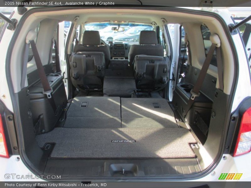 Avalanche White / Graphite 2005 Nissan Pathfinder SE 4x4