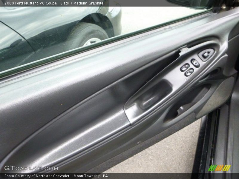 Black / Medium Graphite 2000 Ford Mustang V6 Coupe