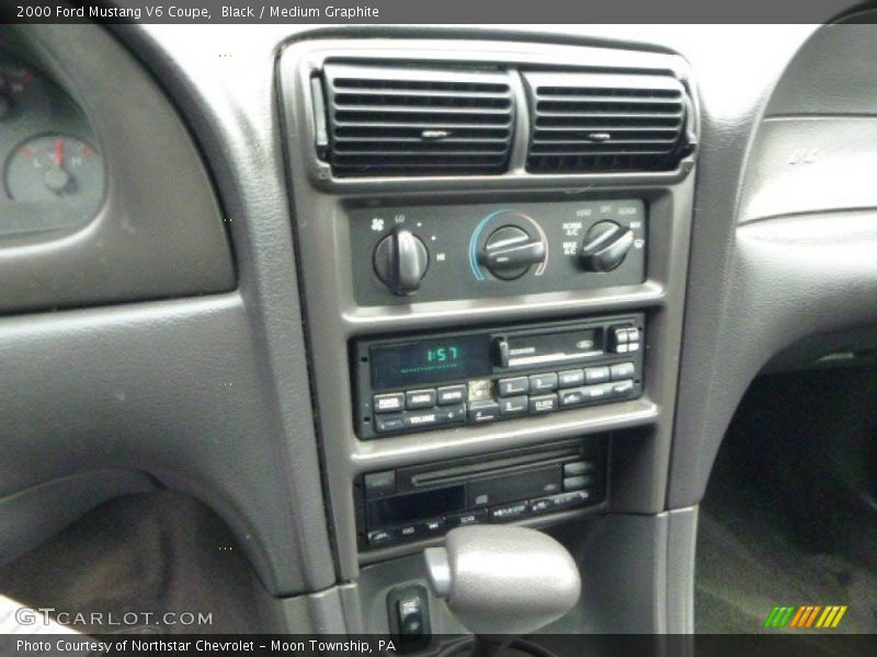 Black / Medium Graphite 2000 Ford Mustang V6 Coupe