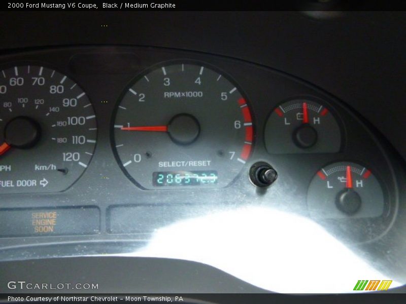 Black / Medium Graphite 2000 Ford Mustang V6 Coupe