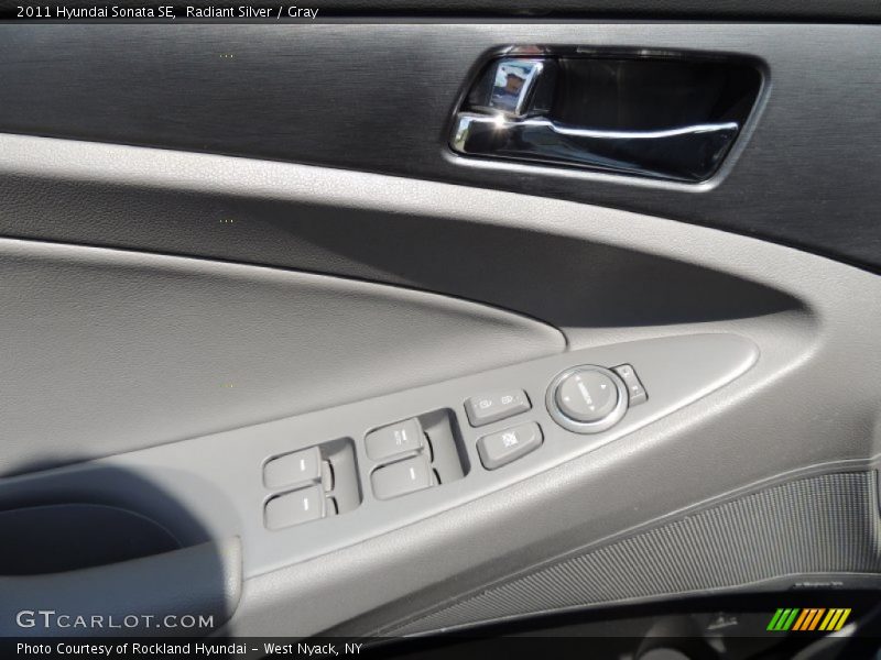 Radiant Silver / Gray 2011 Hyundai Sonata SE