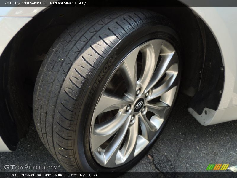 Radiant Silver / Gray 2011 Hyundai Sonata SE