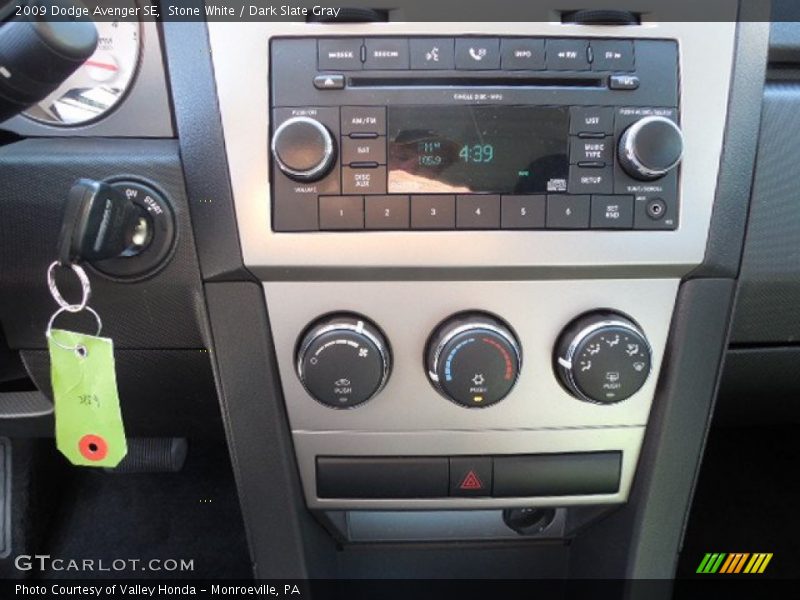 Stone White / Dark Slate Gray 2009 Dodge Avenger SE