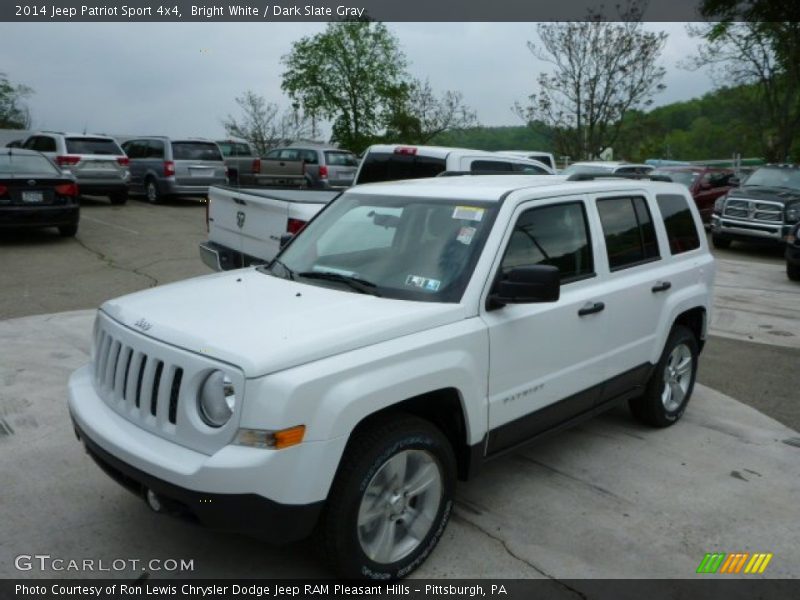 Front 3/4 View of 2014 Patriot Sport 4x4
