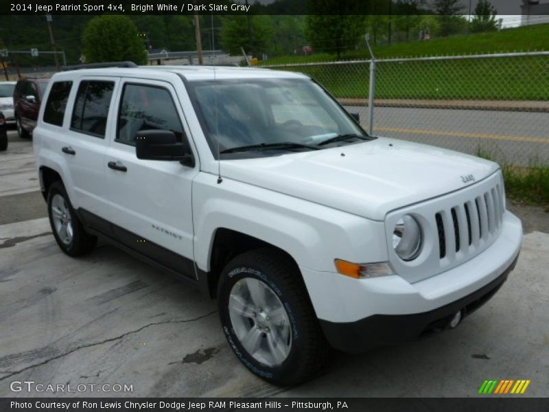 Front 3/4 View of 2014 Patriot Sport 4x4