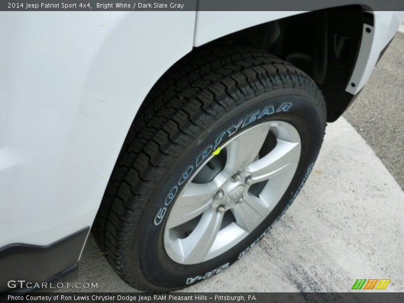 Bright White / Dark Slate Gray 2014 Jeep Patriot Sport 4x4