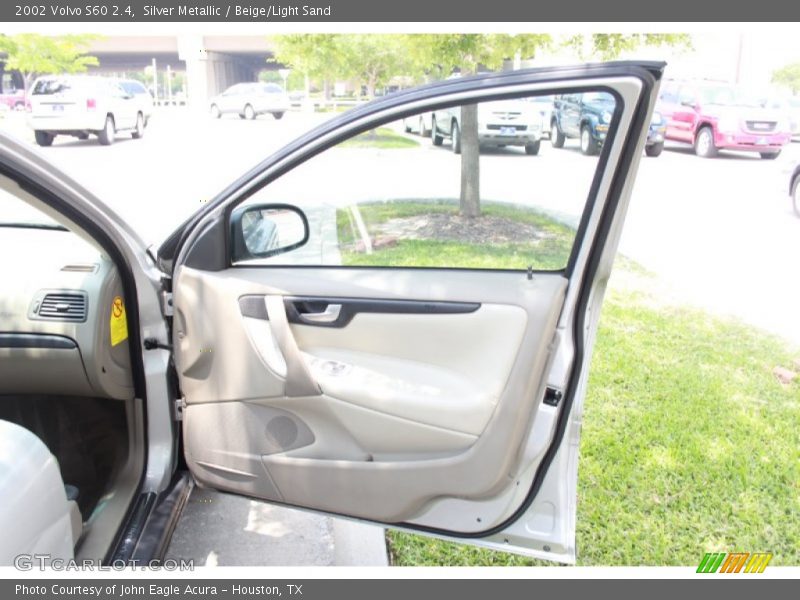 Silver Metallic / Beige/Light Sand 2002 Volvo S60 2.4
