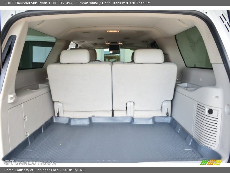  2007 Suburban 1500 LTZ 4x4 Trunk