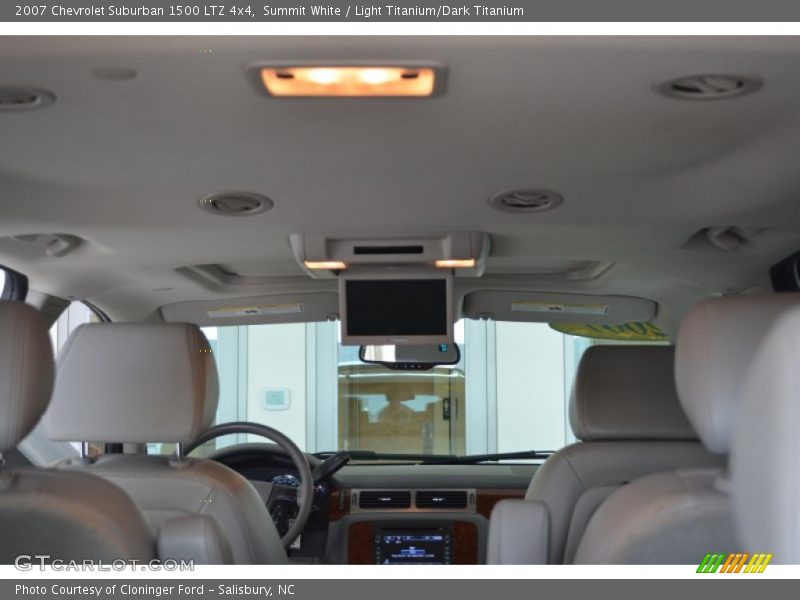 Summit White / Light Titanium/Dark Titanium 2007 Chevrolet Suburban 1500 LTZ 4x4