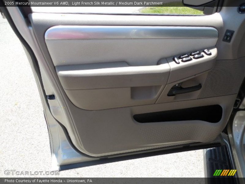Light French Silk Metallic / Medium Dark Parchment 2005 Mercury Mountaineer V6 AWD