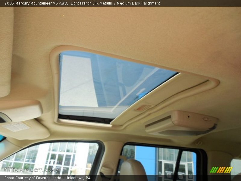 Light French Silk Metallic / Medium Dark Parchment 2005 Mercury Mountaineer V6 AWD