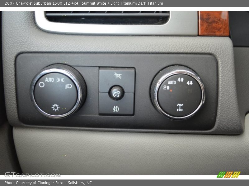 Controls of 2007 Suburban 1500 LTZ 4x4