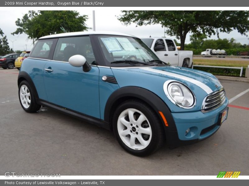 Front 3/4 View of 2009 Cooper Hardtop