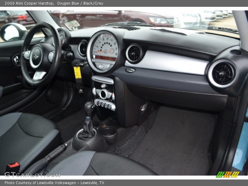 Dashboard of 2009 Cooper Hardtop