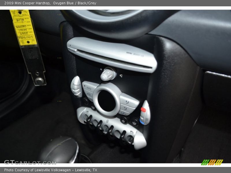 Controls of 2009 Cooper Hardtop