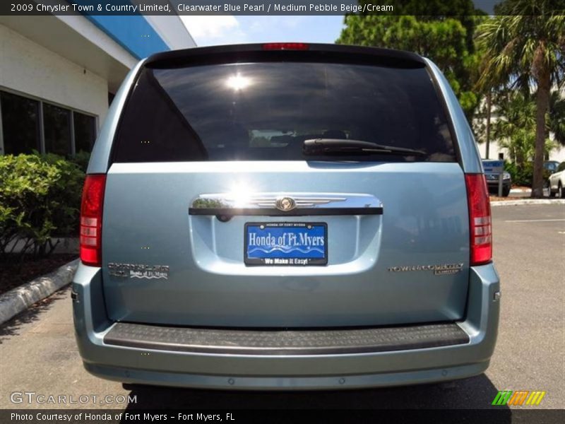Clearwater Blue Pearl / Medium Pebble Beige/Cream 2009 Chrysler Town & Country Limited