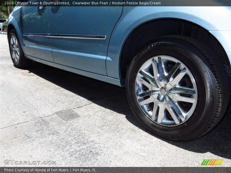 Clearwater Blue Pearl / Medium Pebble Beige/Cream 2009 Chrysler Town & Country Limited