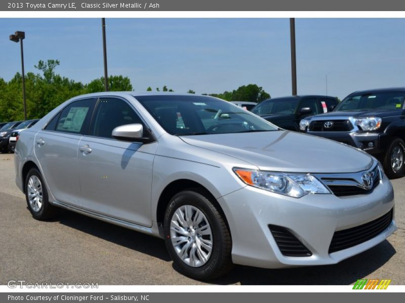 Front 3/4 View of 2013 Camry LE