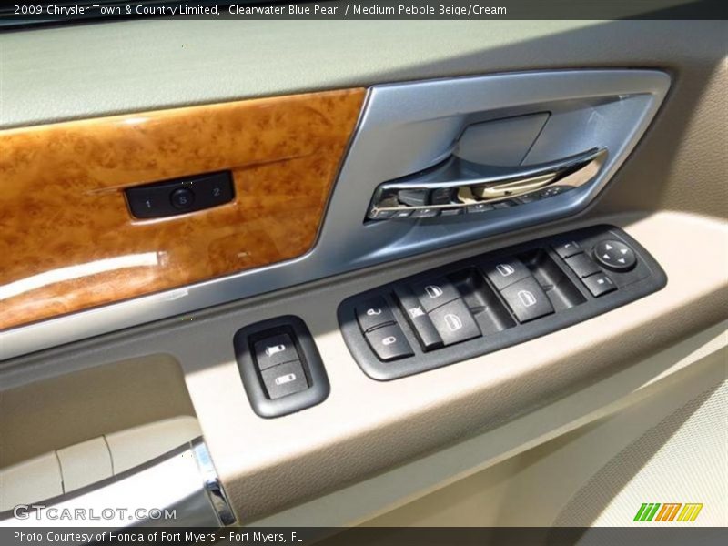 Clearwater Blue Pearl / Medium Pebble Beige/Cream 2009 Chrysler Town & Country Limited