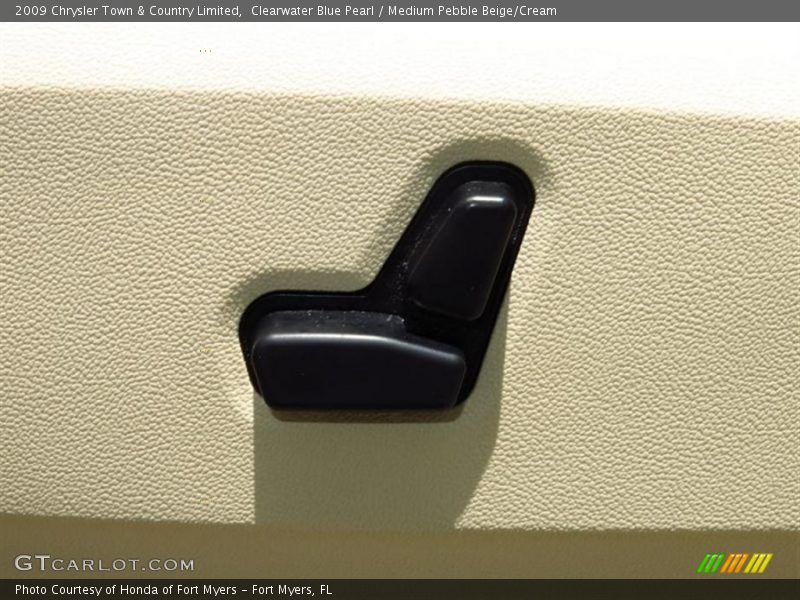 Clearwater Blue Pearl / Medium Pebble Beige/Cream 2009 Chrysler Town & Country Limited