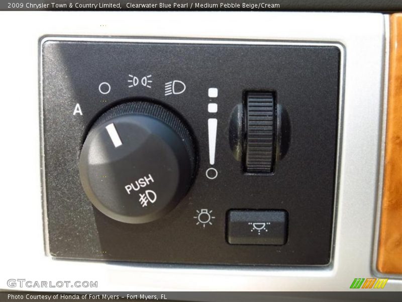 Clearwater Blue Pearl / Medium Pebble Beige/Cream 2009 Chrysler Town & Country Limited