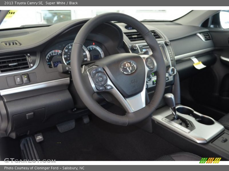 Super White / Black 2013 Toyota Camry SE