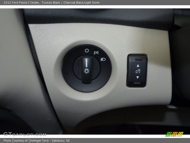 Tuxedo Black / Charcoal Black/Light Stone 2013 Ford Fiesta S Sedan