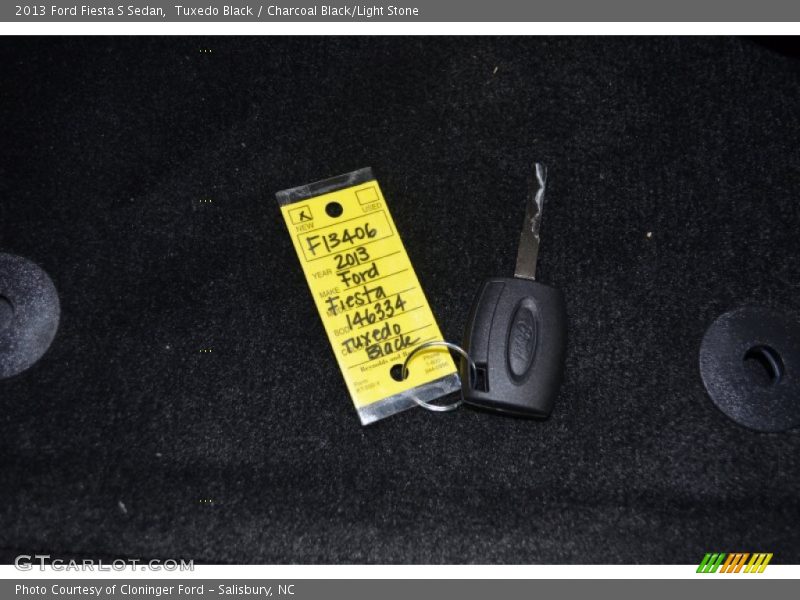 Tuxedo Black / Charcoal Black/Light Stone 2013 Ford Fiesta S Sedan