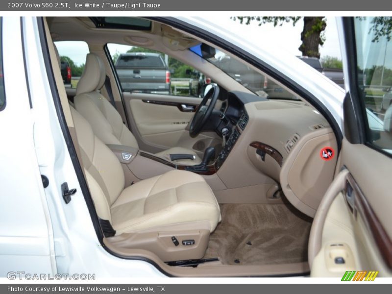 Front Seat of 2007 S60 2.5T