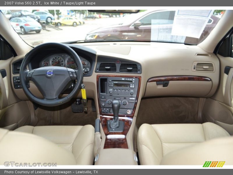 Dashboard of 2007 S60 2.5T