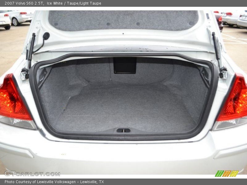  2007 S60 2.5T Trunk