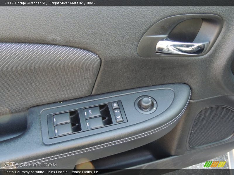 Bright Silver Metallic / Black 2012 Dodge Avenger SE