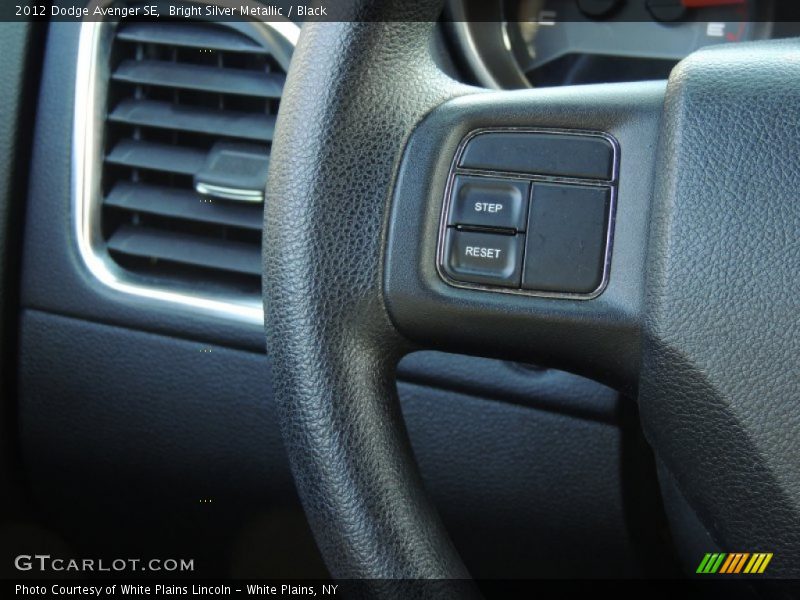 Bright Silver Metallic / Black 2012 Dodge Avenger SE