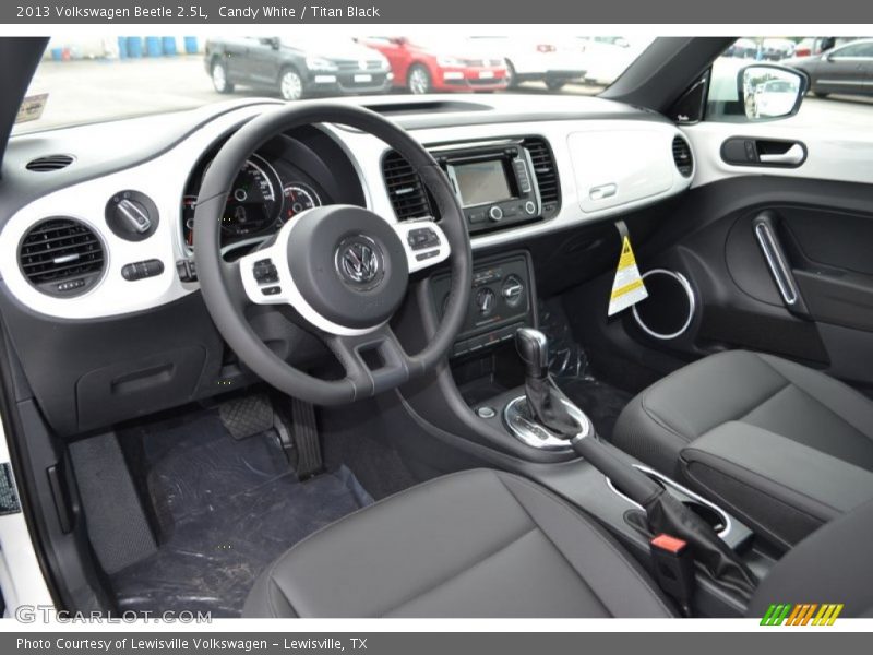 Candy White / Titan Black 2013 Volkswagen Beetle 2.5L