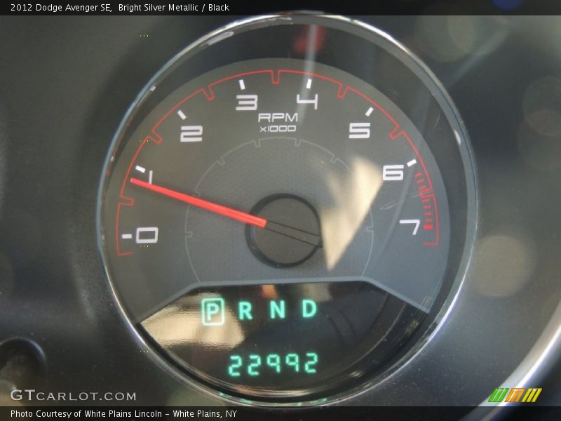 Bright Silver Metallic / Black 2012 Dodge Avenger SE