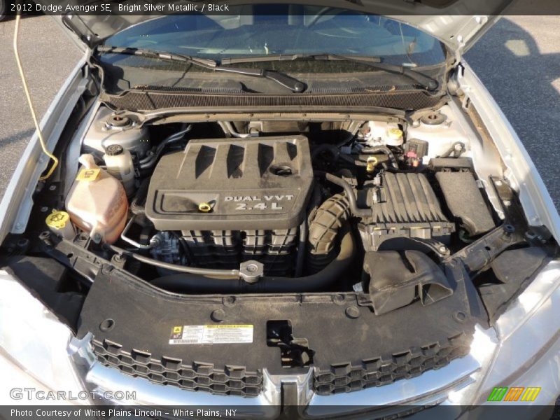 Bright Silver Metallic / Black 2012 Dodge Avenger SE
