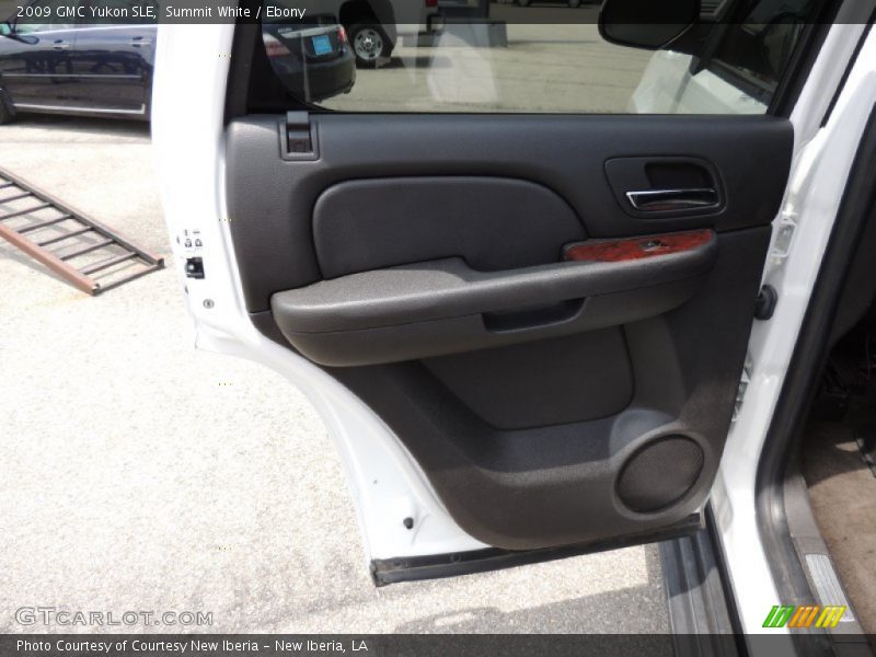 Summit White / Ebony 2009 GMC Yukon SLE