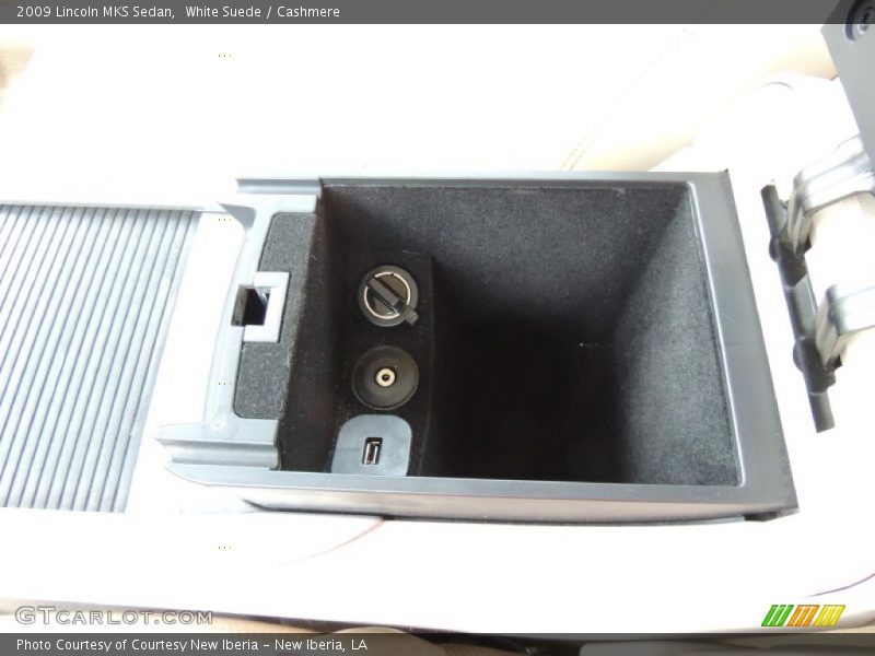 White Suede / Cashmere 2009 Lincoln MKS Sedan