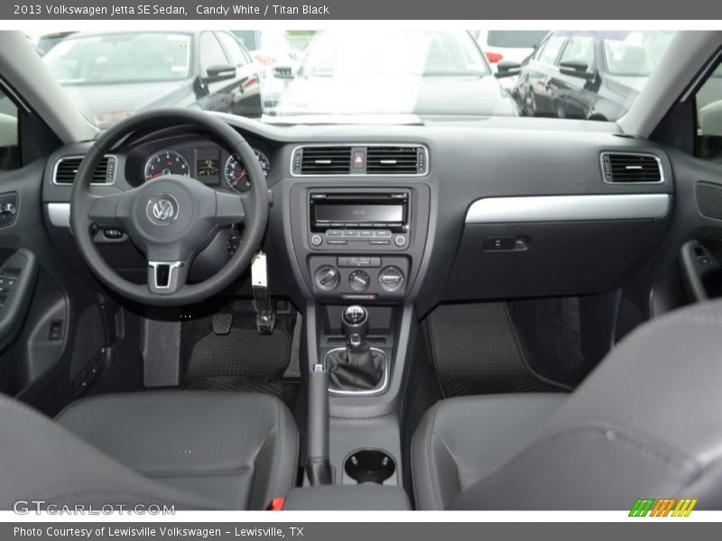 Candy White / Titan Black 2013 Volkswagen Jetta SE Sedan