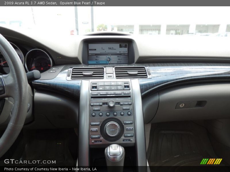 Controls of 2009 RL 3.7 AWD Sedan