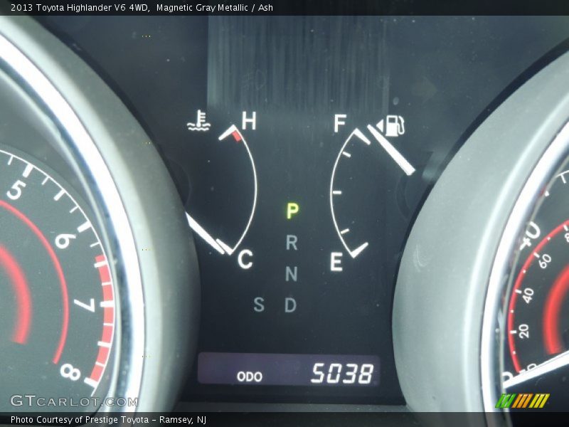 Magnetic Gray Metallic / Ash 2013 Toyota Highlander V6 4WD