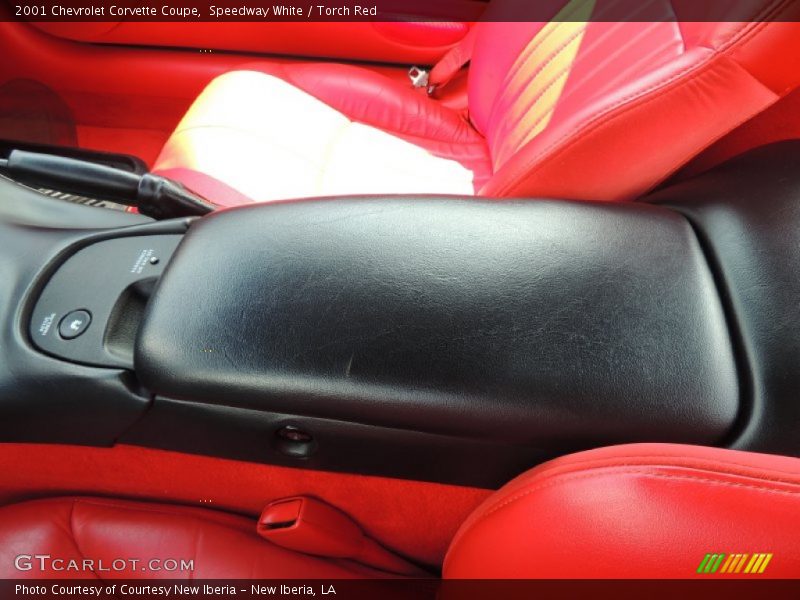 Speedway White / Torch Red 2001 Chevrolet Corvette Coupe